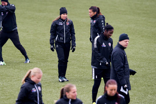 Rosengårds Marta Viera Da Silva och Alexandra Riley (m)