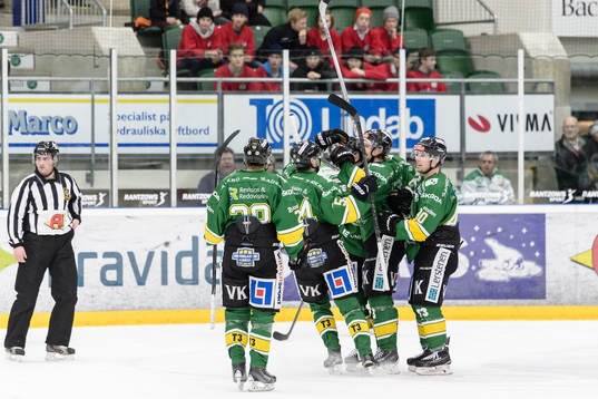Björklövens spelare jublar