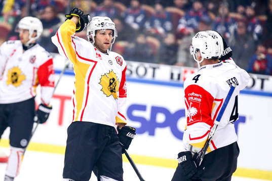 Skellefteås Tim Heed  och Rob Schremp jublar