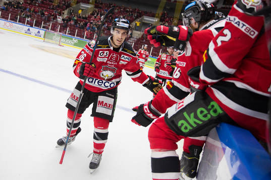Malmö Redhawks Yanick Lehoux  (26) jublar med sina kamrater
