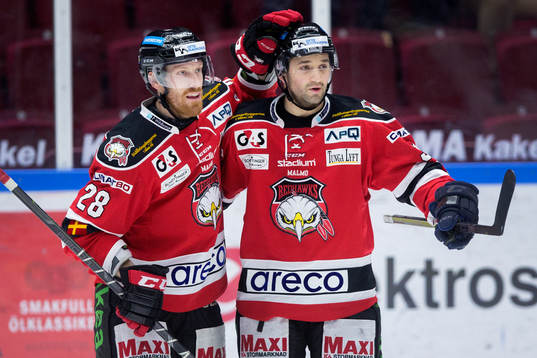 Malmö Redhawks Jens Olsson  (28) har precis gjort 6-1 och
