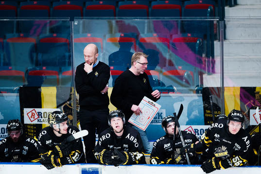s tränare Peter Nordström och assisterande tränare