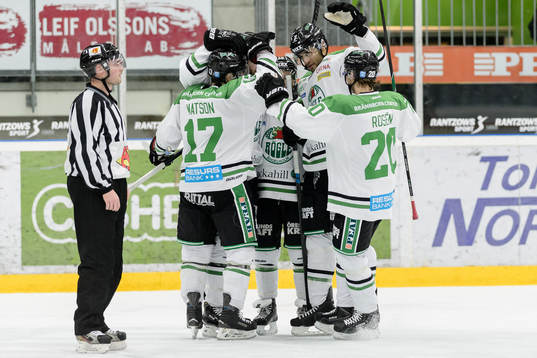 Rögles spelare firar