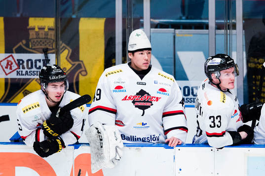 Asplövens Victor Ekarv (tv) tillbaka på Hovet, bredvid