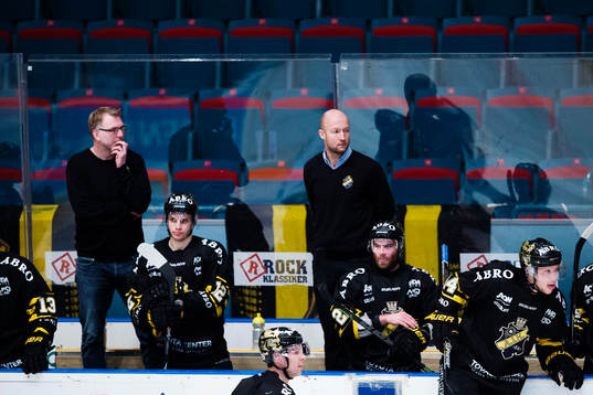 s tränare Peter Nordström och assisterande tränare