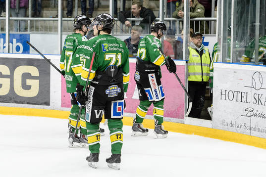 Björklövens spelare deppar och lämnar isen