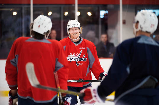 Nicklas Bäckström ler