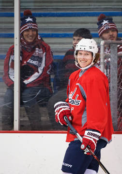 Nicklas Bäckström ler