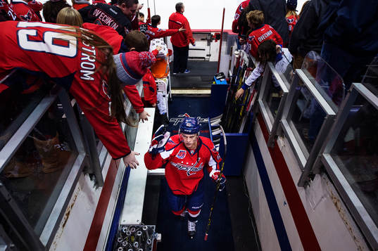Washingtons André Burakovsky lämnar uppvärmningen