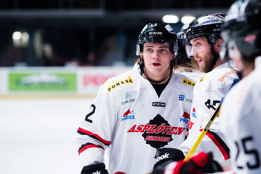 Asplövens Marcus Bohman och Sebastian Dyk diskuterar
