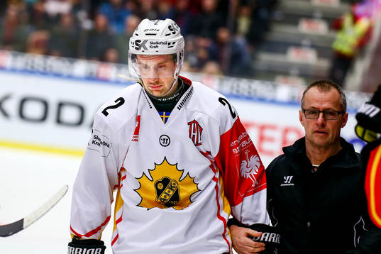 Skellefteås Erik Andersson fick en smäll