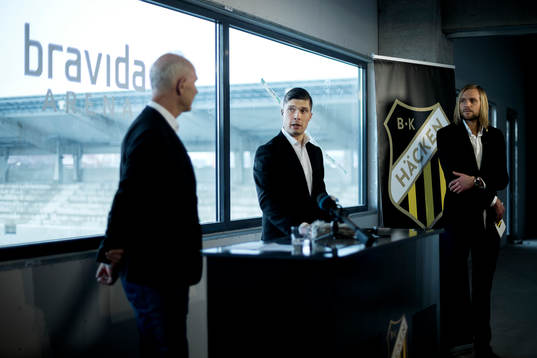 Dennis Andersson klubbchef för Häcken och Anders Bordholm