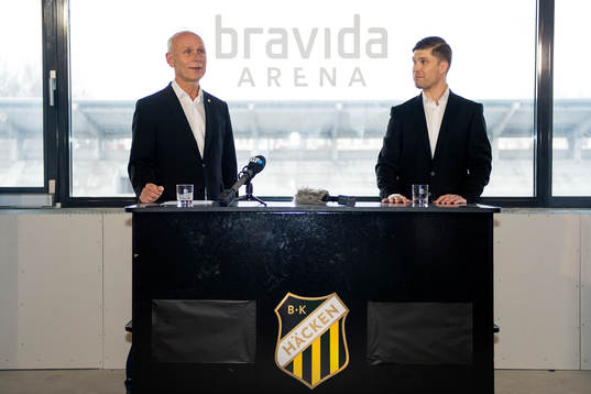 Häckens klubbchef Dennis Andersson och Anders Bådholm,