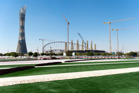 The Torch Doha och Khalifa International Stadium som