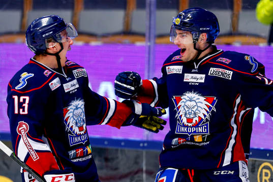 Linköpings Jakub Vrana och Mattias Sjögren jublar
