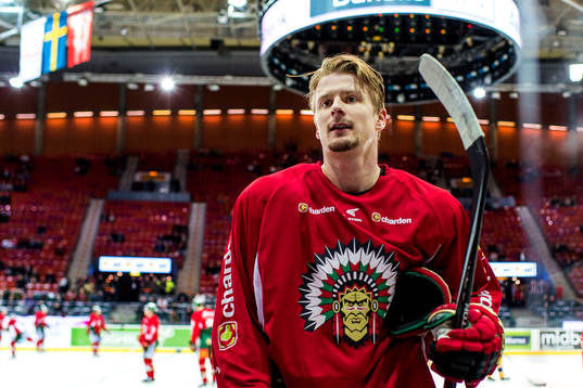 Frölundas Nicklas Lasu innan ishockeymatchen i SHL mellan