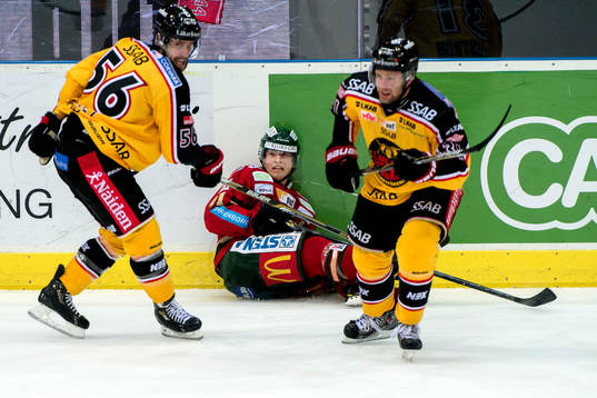Luleås Jonathan Sigalet och Frölundas Mathis Olimb