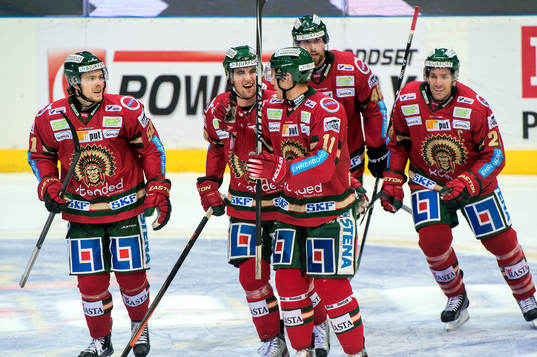 Frölundas spelare jublar