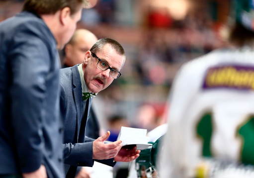 Färjestads tränare Tommy Samuelsson reagerar