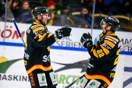 Skellefteås Tim Heed och Janne Pesonen jublar