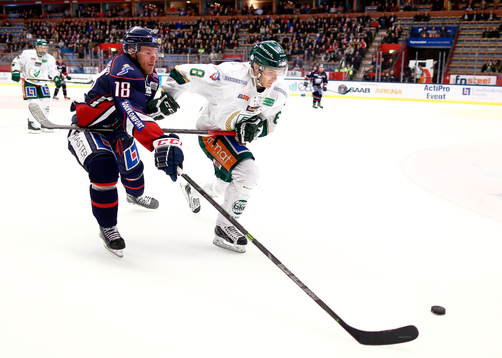 Linköpings Jonas Almtorp och Färjestads Johan Olofsson