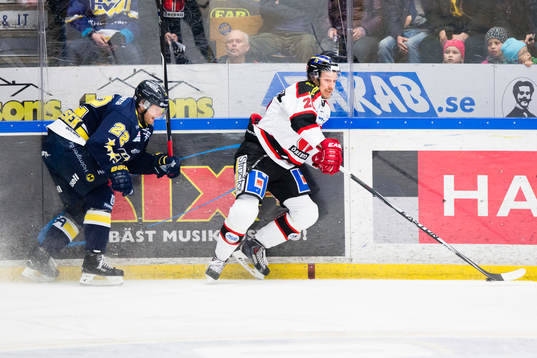 s David Petrasek mot Örebros Marcus Weinstock