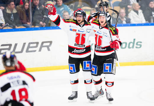 Örebros Johan Adolfsson och Johan Motin jublar