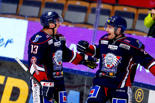 Linköpings Jakub Vrana och Mattias Sjögren jublar