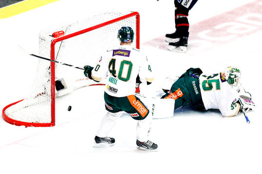 Linköpings Mattias Sjögren har gjort 2-1 bakom