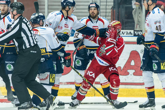 Modos Kyle Flanagan får stryk