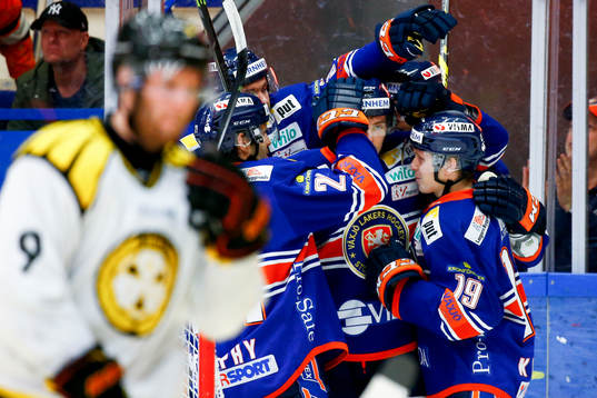 Växjös spelare jublar