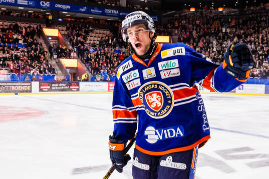 Växjös Robert Rosén jublar