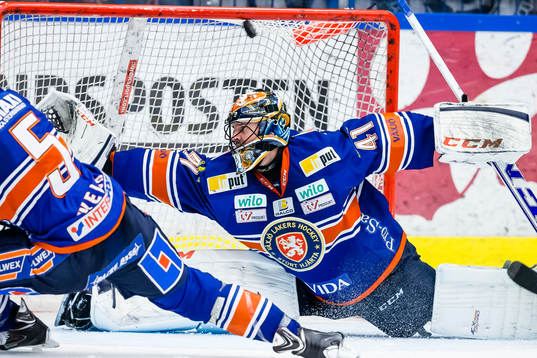 Brynäs Greg Scott (ej i bild) gör 2-2 målet bakom