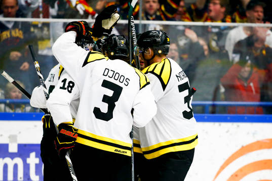 Brynäs spelare jublar