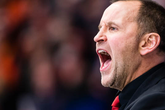 Brynäs tränare Thomas Berglund skriker