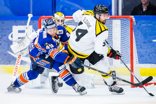 Växjös Rhett Rakhshani jagar Brynäs Tomas Slovak
