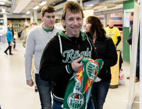 En glad Rögle supporter