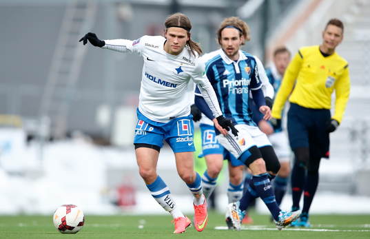 Norrköpings Arnór Ingvi Traustason och Djurgårdens