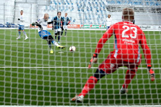Norrköpings nyförvärv Daniel Sjölund missar straff som