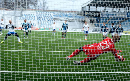 Norrköpings nyförvärv Daniel Sjölund missar straff som