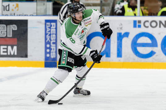 Rögles Sebastian Stålberg skjuter