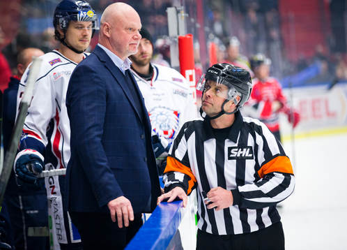 Linköpings tränare Roger Melin och domaren Patrik