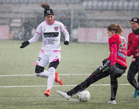Rosengårds Ramona Bachmann och Kristianstads Mia Carlsson