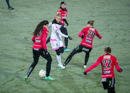 Rosengårds Anja Mittag och  Kristianstads Nellie Karlsson,