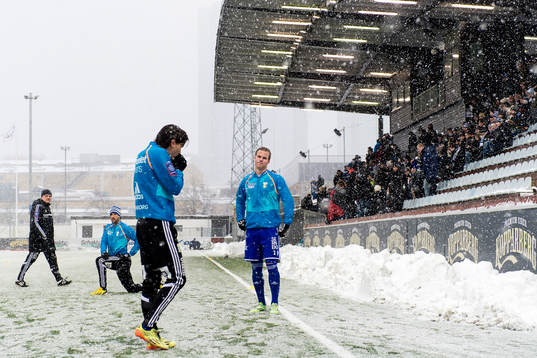 IFK göteborg och Gustav Engvall värmer upp i snöyran