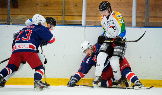 Kovlands Tobias Löfblad och Kirunas Markus Hägglund
