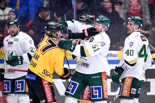 Luleås Daniel Zaar och Färjestads Rickard Wallin i bråk