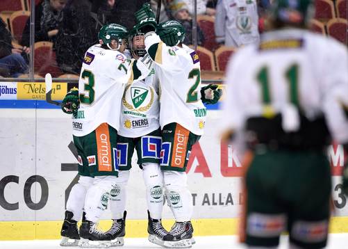 Färjestads Rasmus Asplund(m) jublar