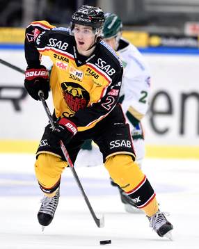 Luleås Dean Kukan med pucken