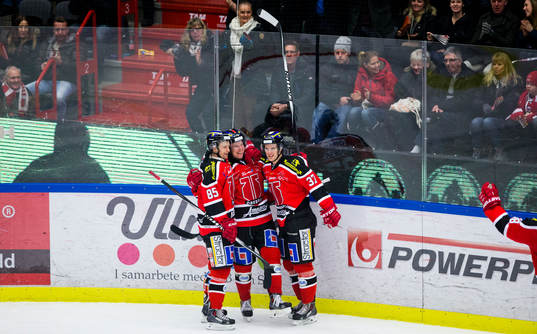 Örebros Anders Eriksson gör 3-1 och jublar med Kalle